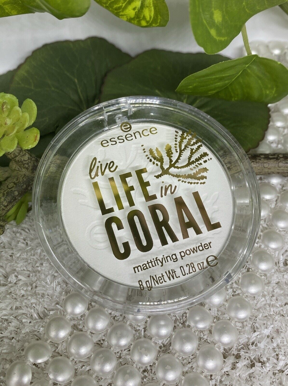 Essence live life in coral mattifying powder