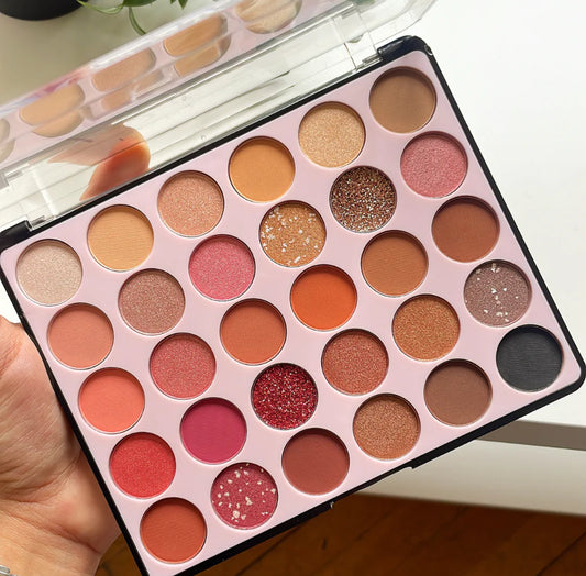 Lareen eyeshadow pretty chic