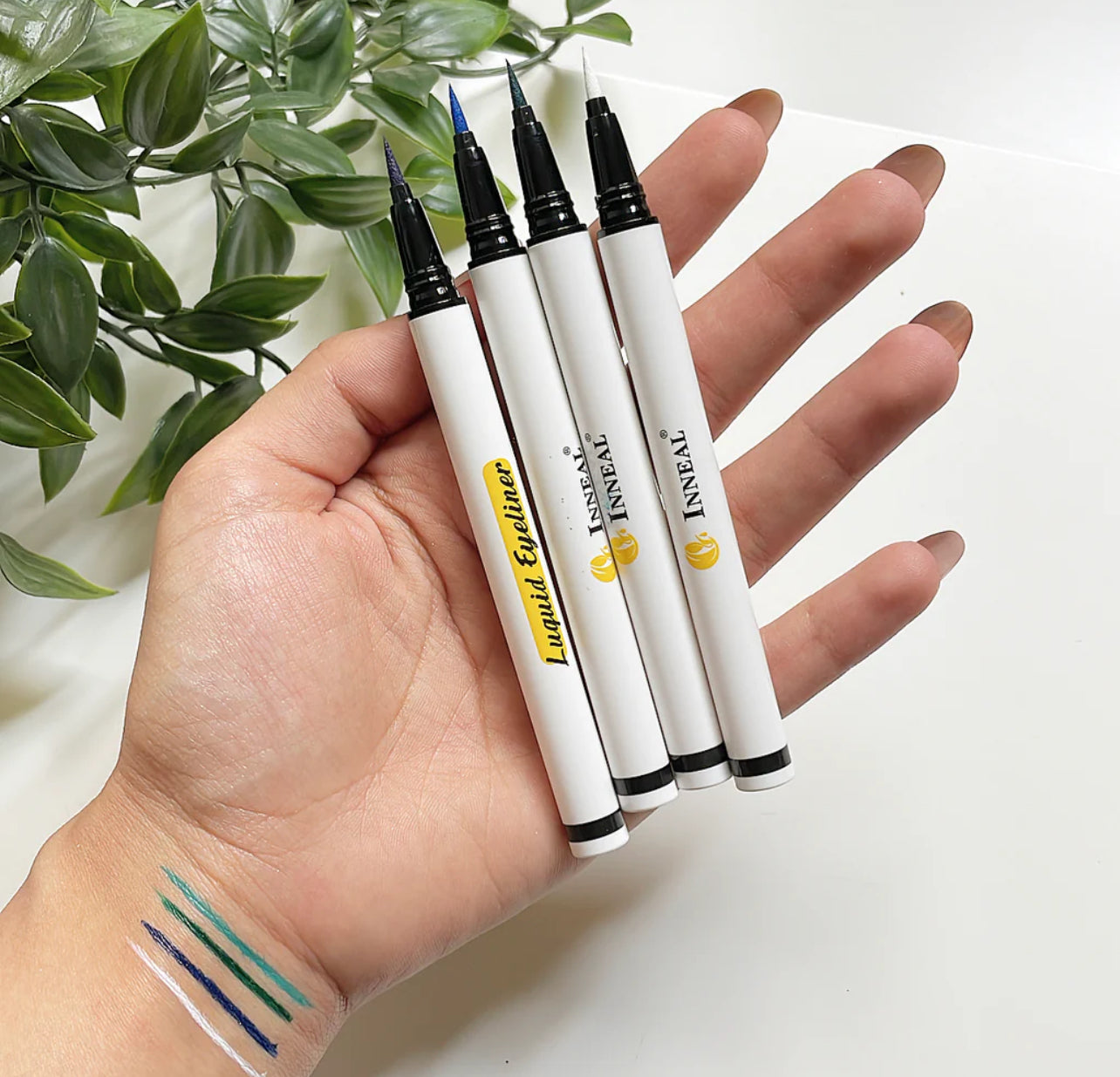 Eyeliner pen matte