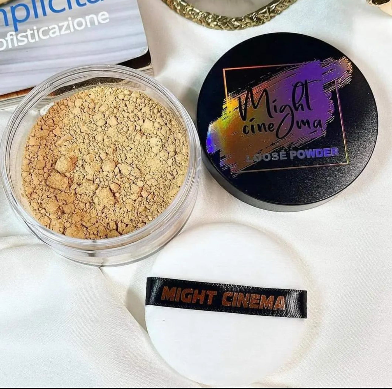 Might Cinema Loose Powder Matte finish With sponge