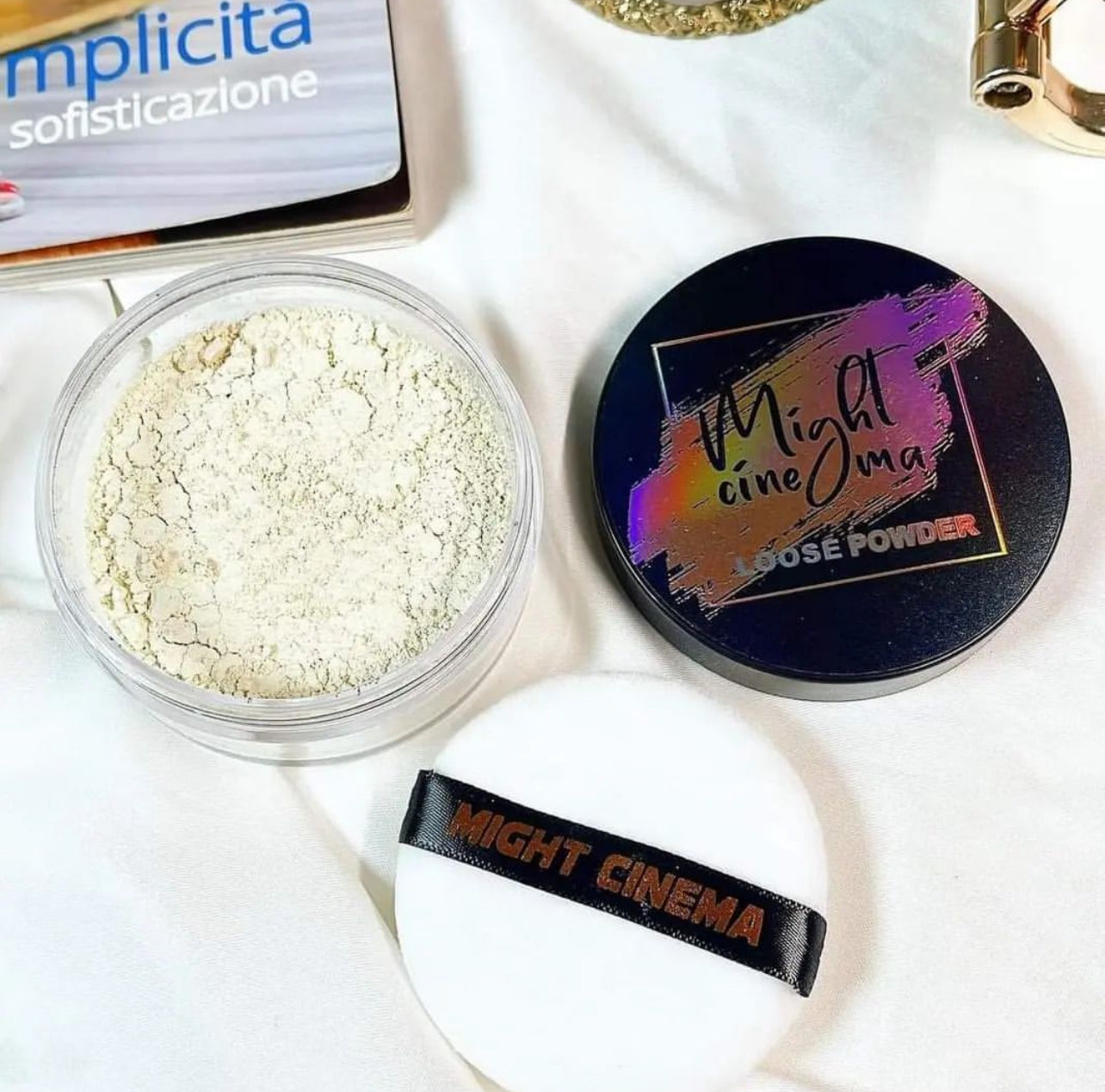 Might Cinema Loose Powder Matte finish With sponge